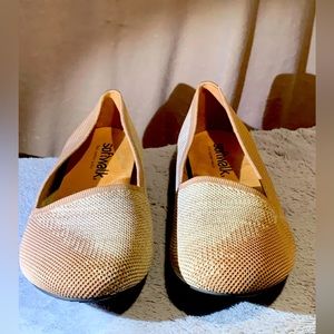 Soft walks  size 9W tan & taupes mixed pattern